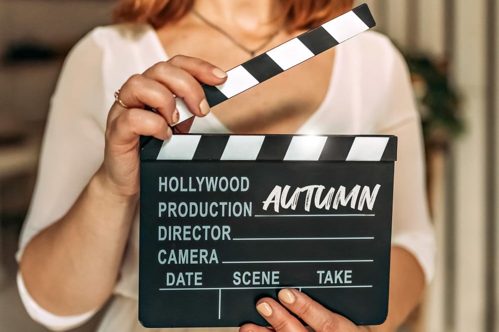 a-woman-in-her-hands-holds-a-black-board-with-a-clapperboard-while-shooting-a-film-video-cinema_t20_nXW1z7