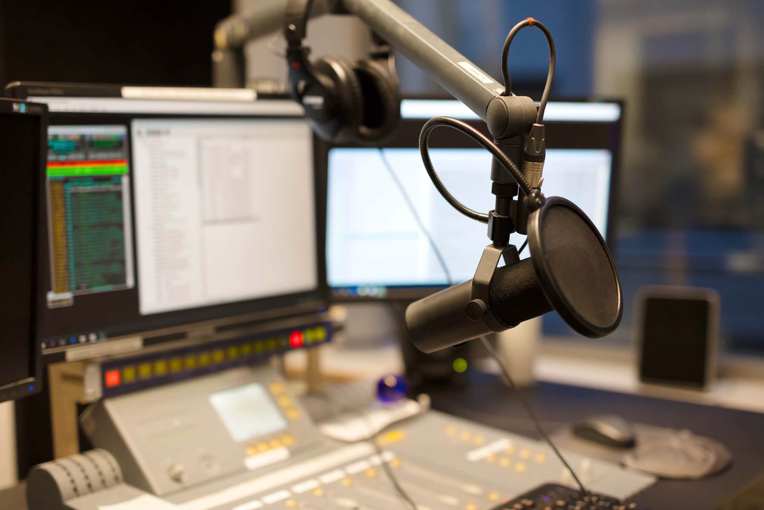 microphone-modern-radio-station-broadcasting-studi-2021-08-26-16-28-51-compressed